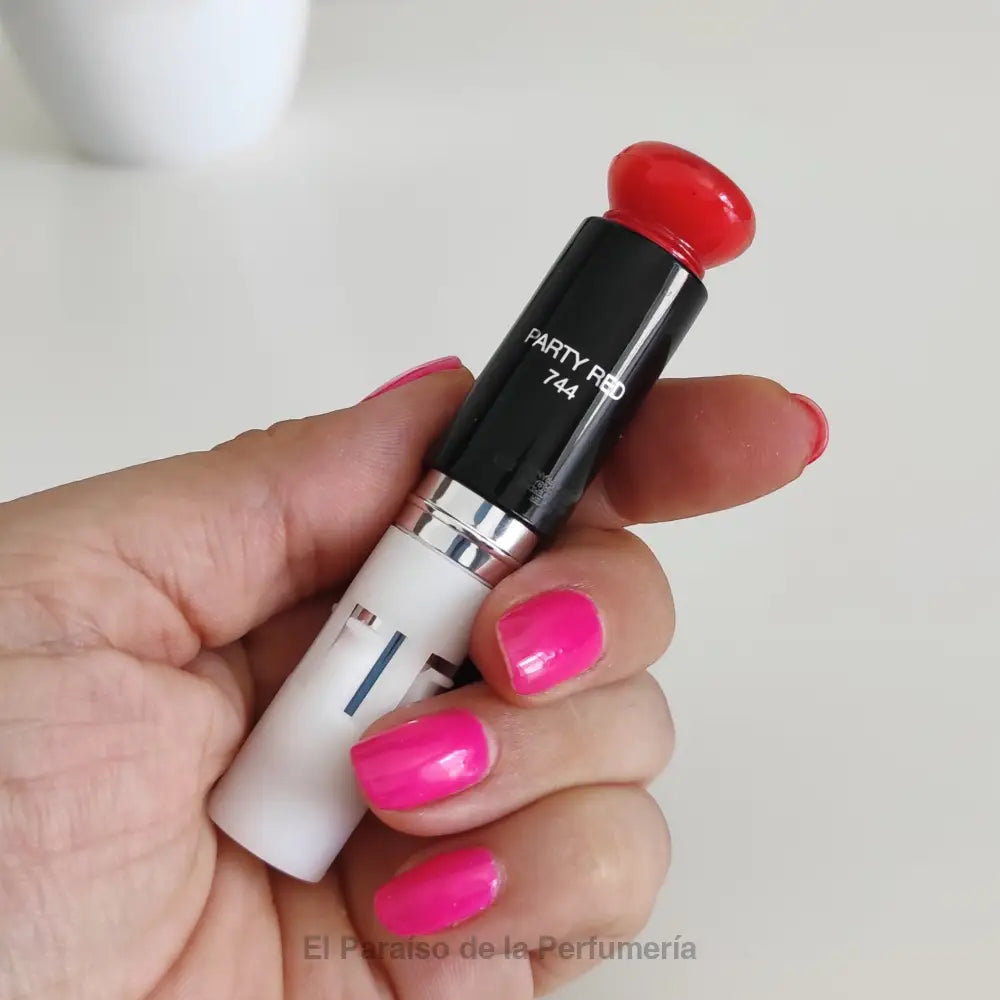 Addict Lacquer Stick - 744 Party Red - Barra de Labios - Barra de labios