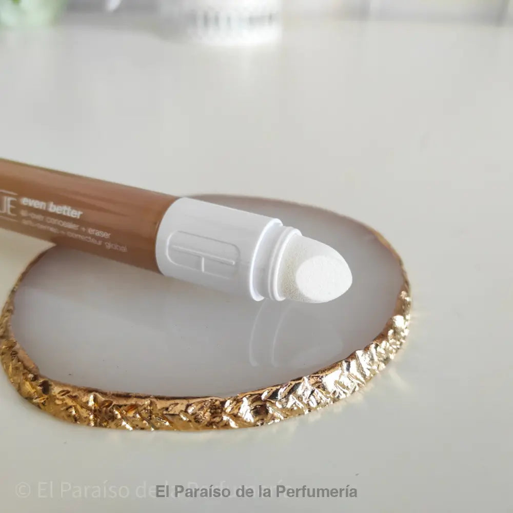 Even Better All Over Concealer + Eraser CN 90 Sand: Corrector de alta cobertura - Corrector