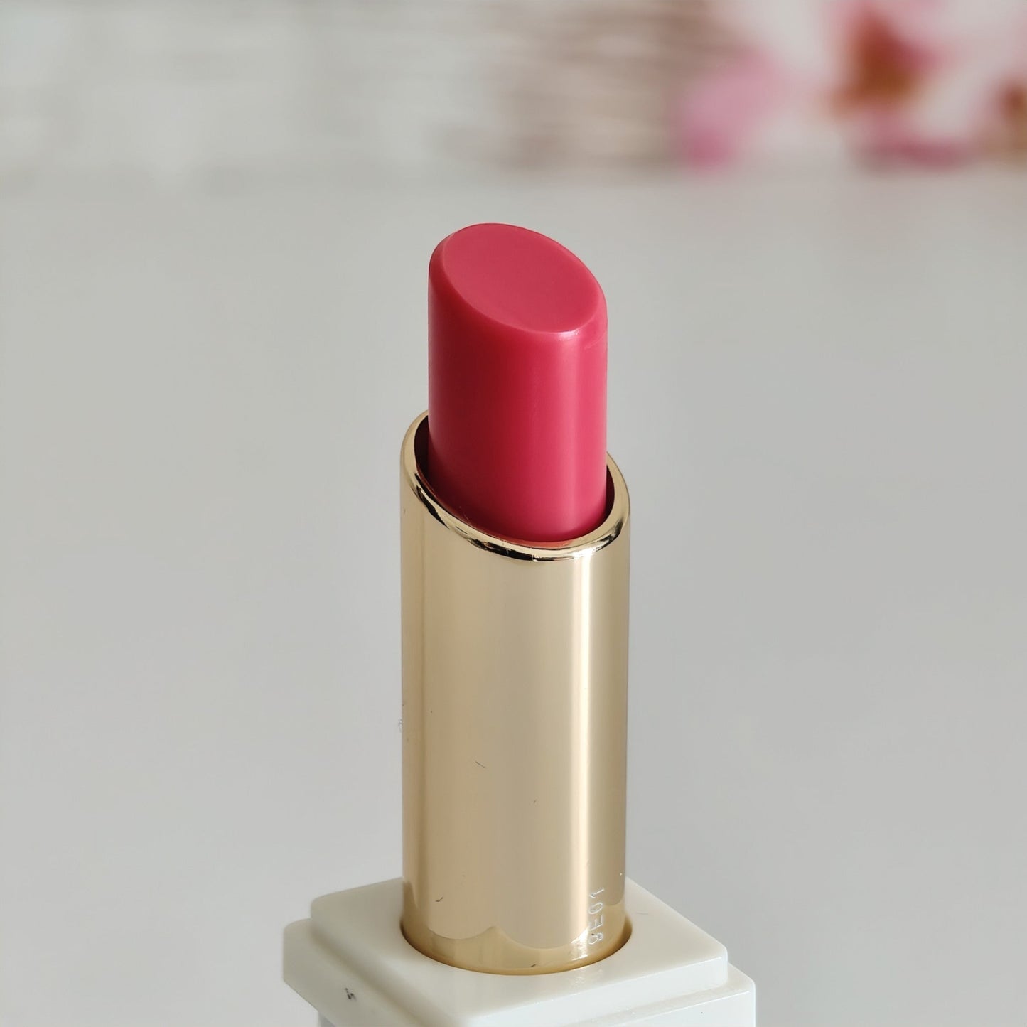 KissKiss Roselip 375 Flush Noon: Color natural y labios suaves - Barra de labios