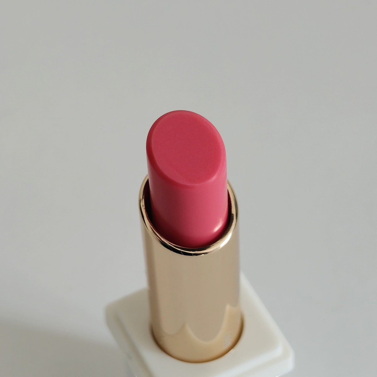 KissKiss Roselip 375 Flush Noon: Color natural y labios suaves - Barra de labios
