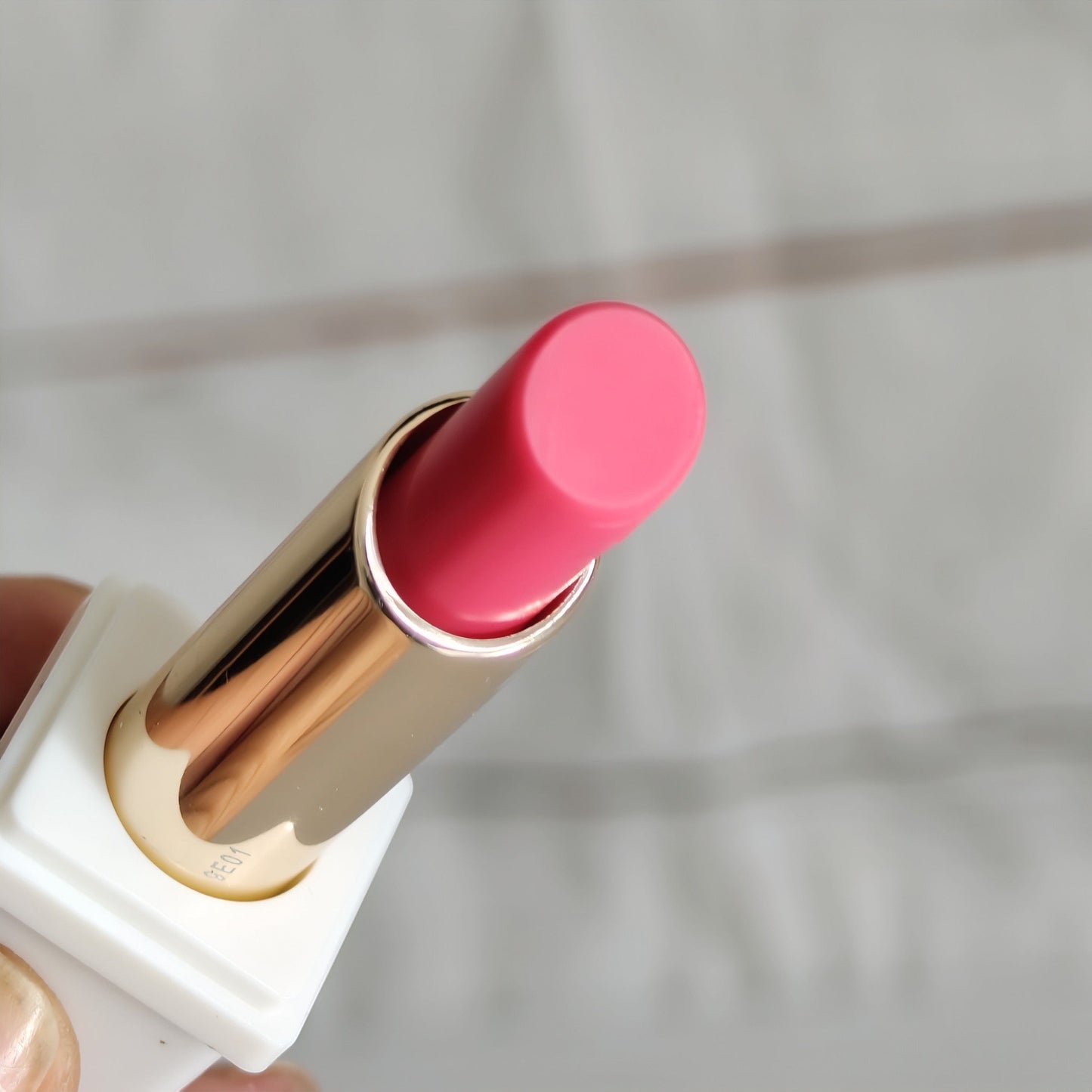 KissKiss Roselip 375 Flush Noon: Color natural y labios suaves - Barra de labios