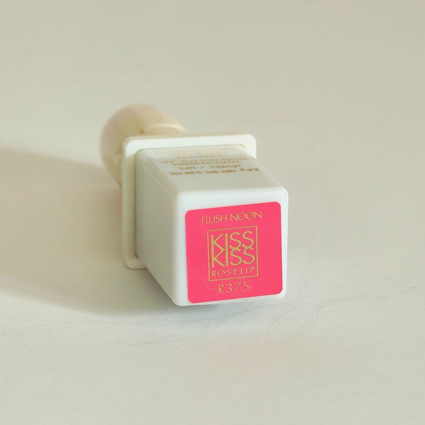 KissKiss Roselip 375 Flush Noon: Color natural y labios suaves - Barra de labios
