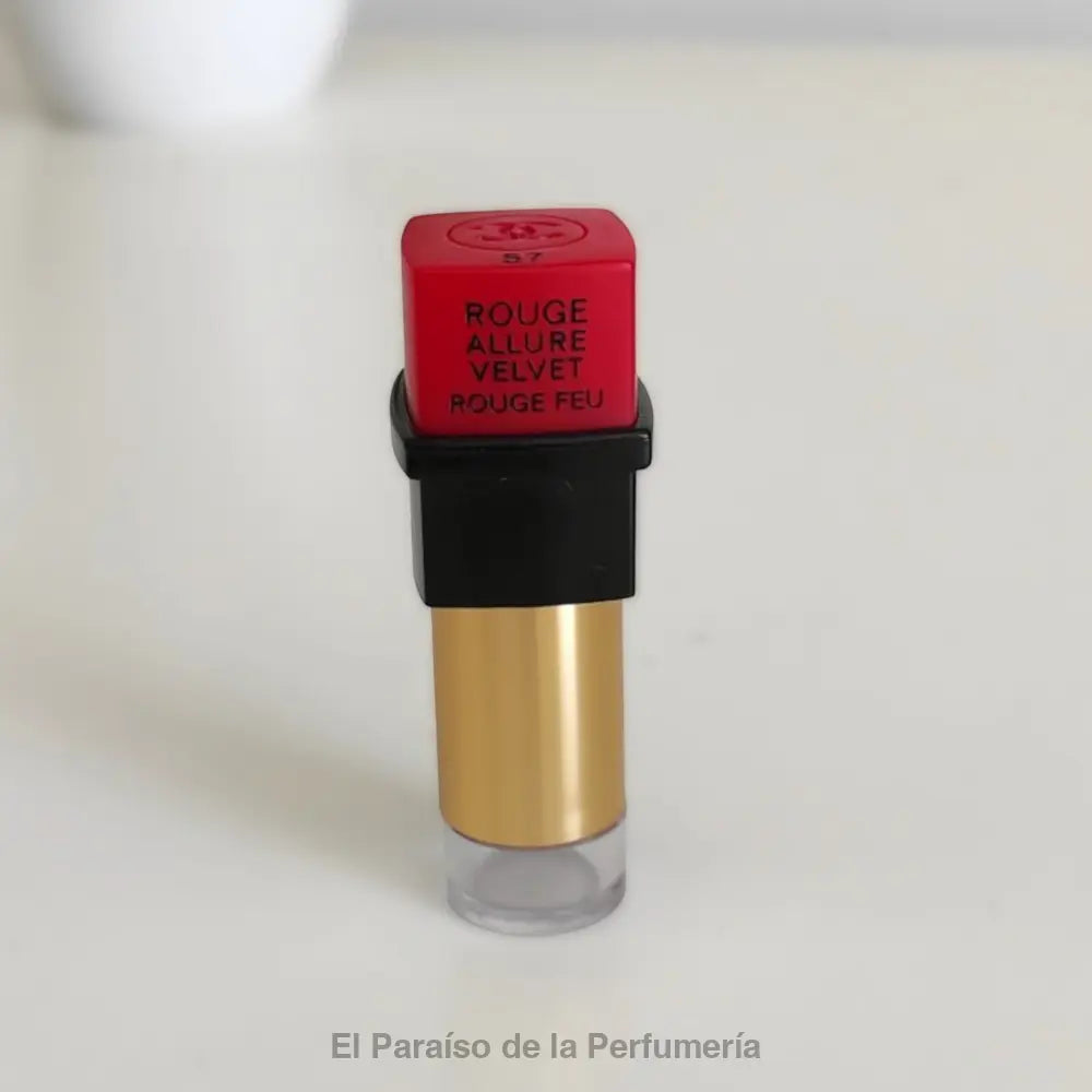 Rouge Allure Velvet - 57 Rouge Feu - Barra de Labios - Barra de labios