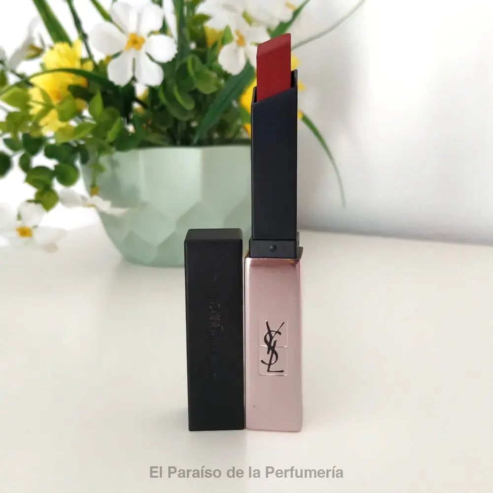 Rouge Pur Couture The Slim Glow Matte - 204 Private Carmine - Barra de Labios - Barra de labios