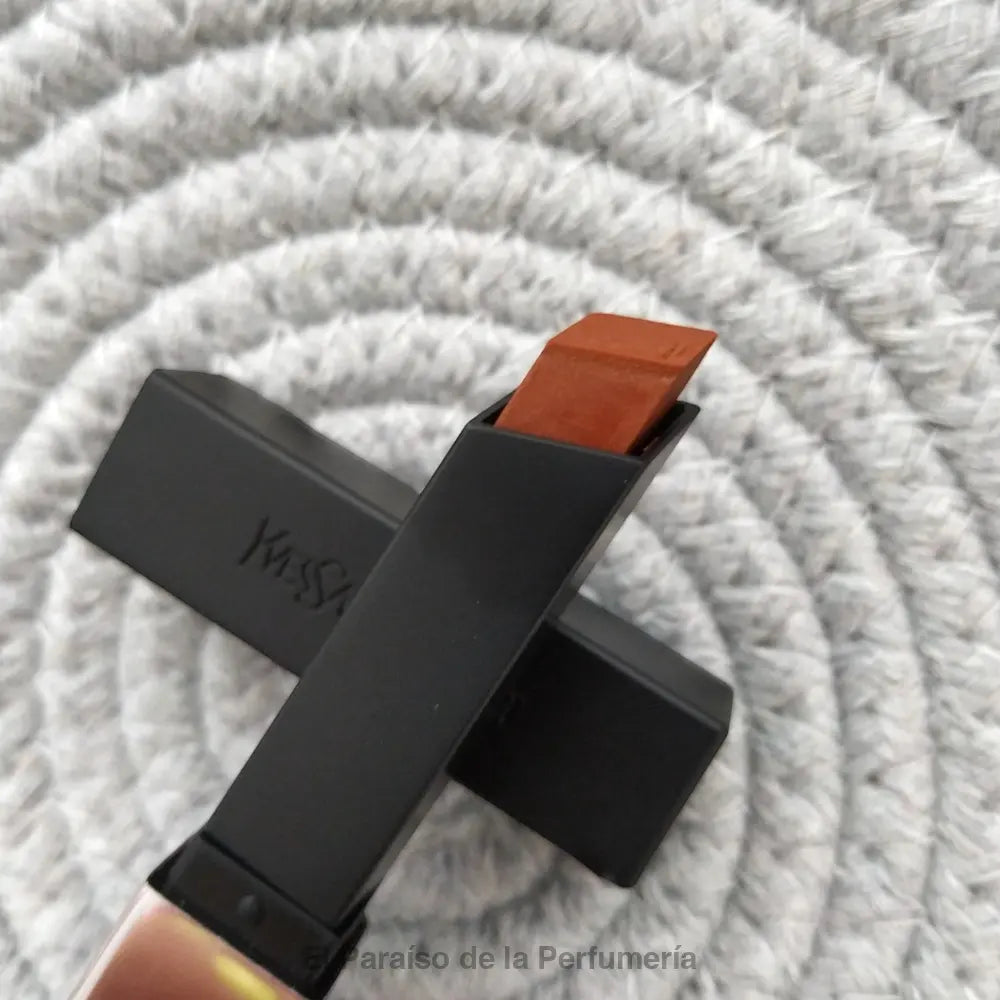 Rouge Pur Couture The Slim Glow Matte - 215 Undisclosed Camel - Barra de Labios - Barra de labios