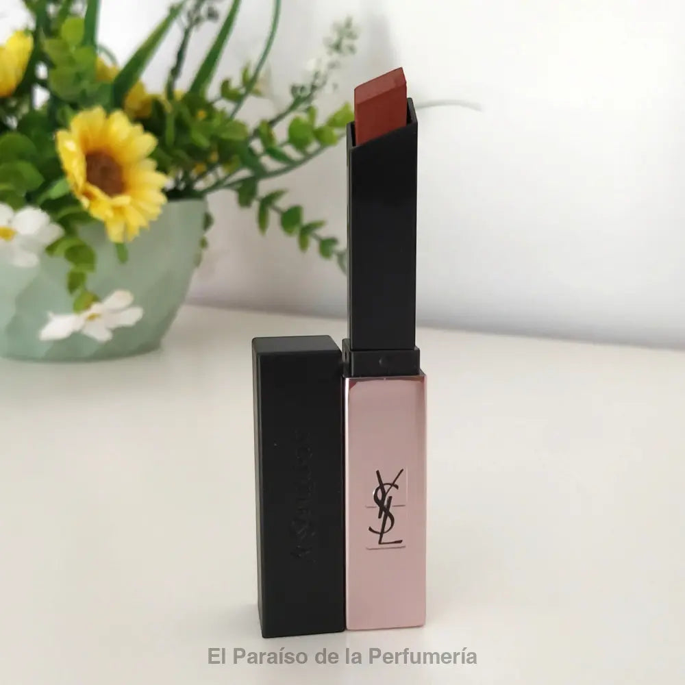 Rouge Pur Couture The Slim Glow Matte - 215 Undisclosed Camel - Barra de Labios - Barra de labios