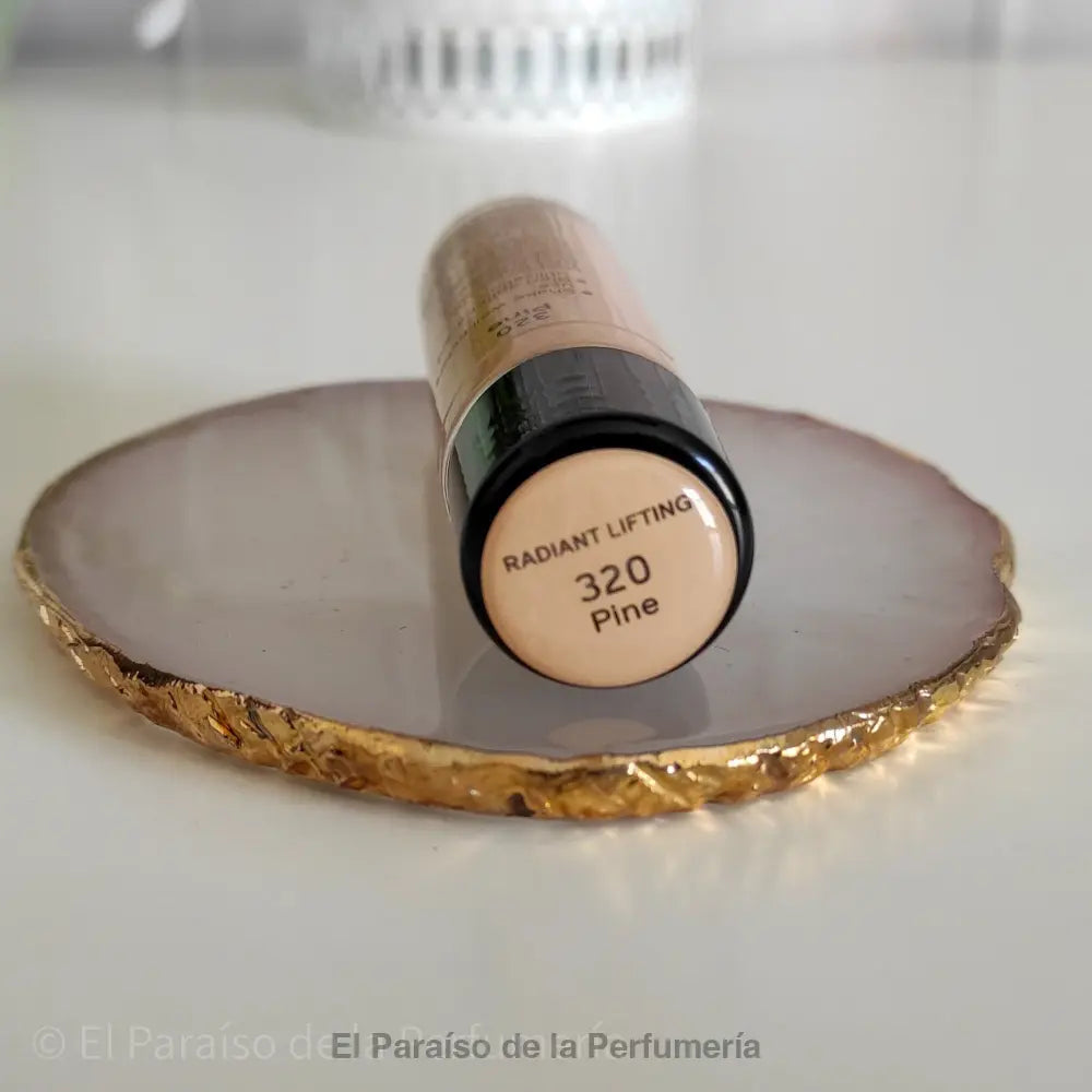 Synchro Skin Radiant Lifting #320 Pine 10 ml - maquillaje