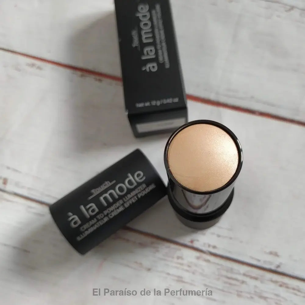 Touch à la Mode - Cream to Powder Luminizer - Benevolent - Iluminador en Barra - iluminador