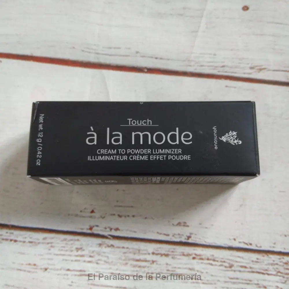 Touch à la Mode - Cream to Powder Luminizer - Benevolent - Iluminador en Barra - iluminador