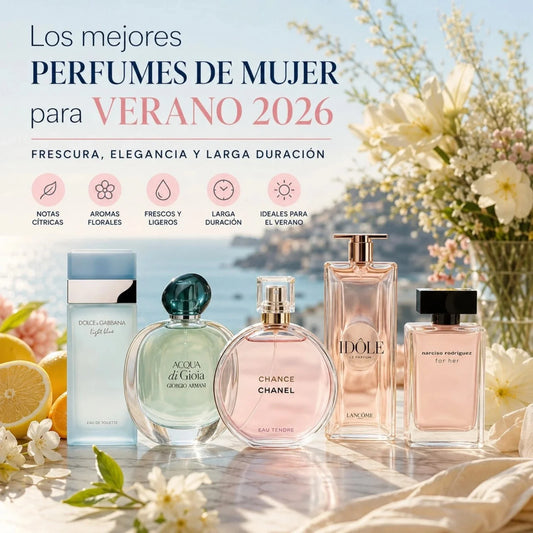 Perfumes de mujer para verano 2026 con fragancias frescas, florales y de larga duración sobre un fondo veraniego junto al mar.