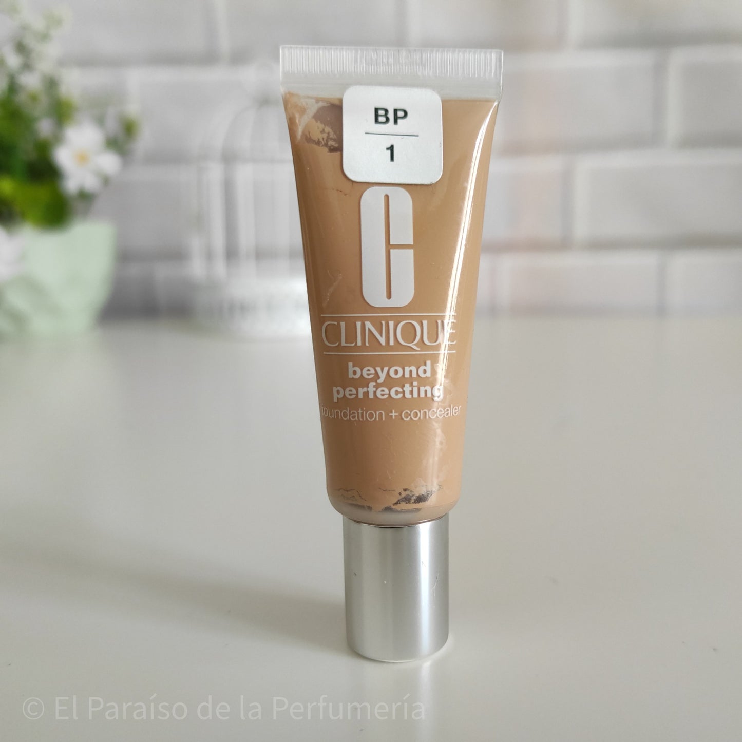 Beyond Perfecting - 1 Flax: Base de Maquillaje y Corrector Todo en Uno