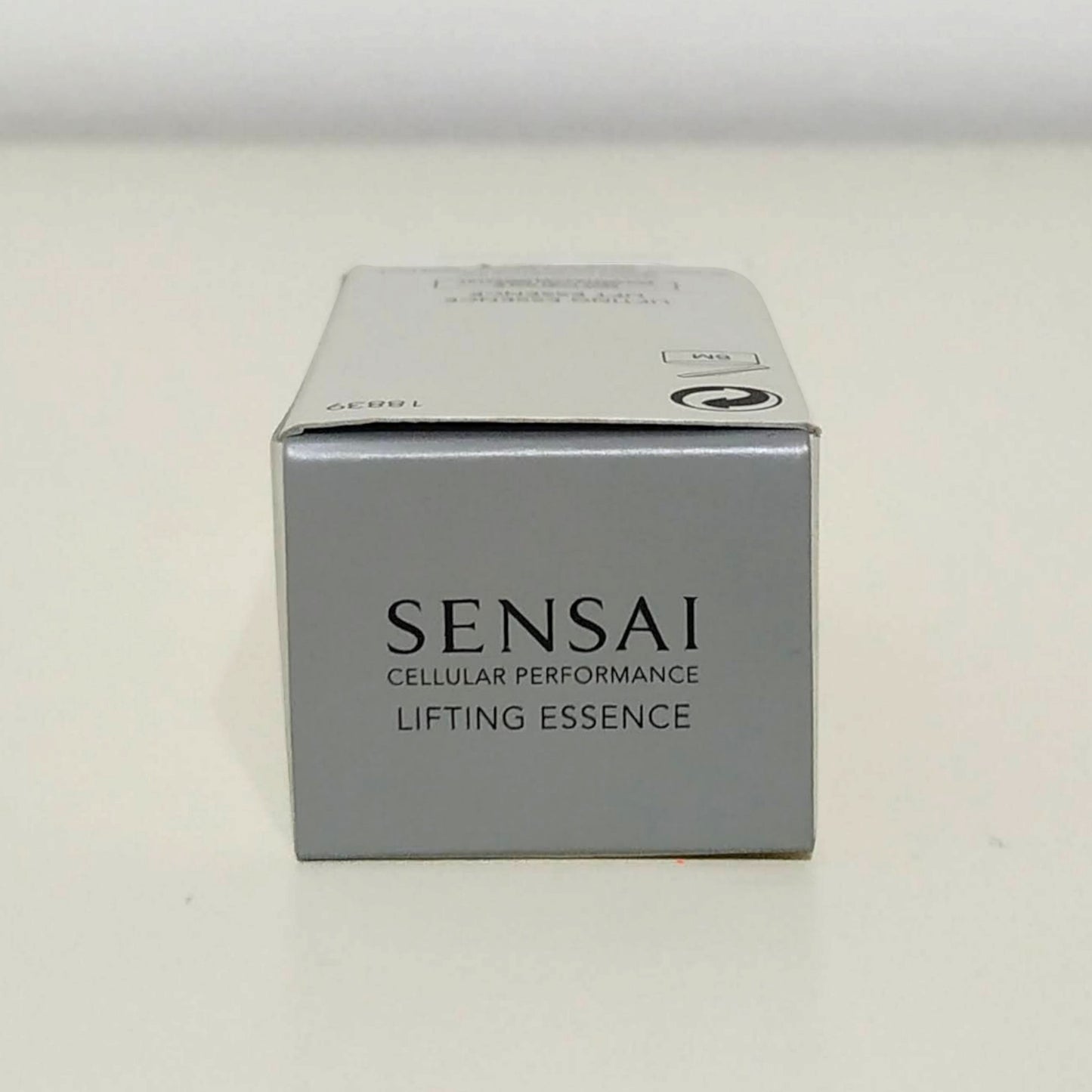 Cellular Performance Lifting Essence: Esencia Facial Antiedad para una Piel Firme