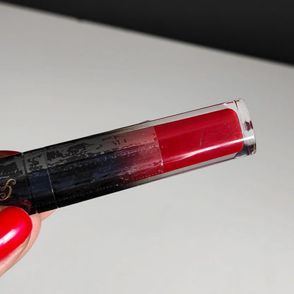 Intense Liquid Matte M27 Addictive Burgundy - Labial Líquido Mate de Lujo