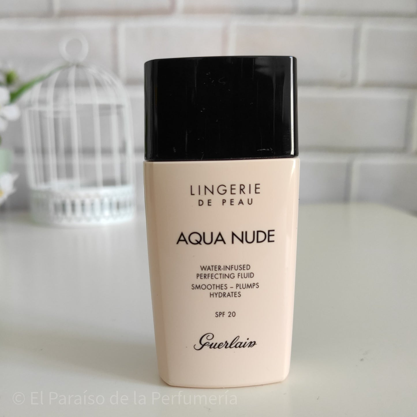 Lingerie de Peau Aqua Nude 00N - Base de maquillaje fluida ultraligera