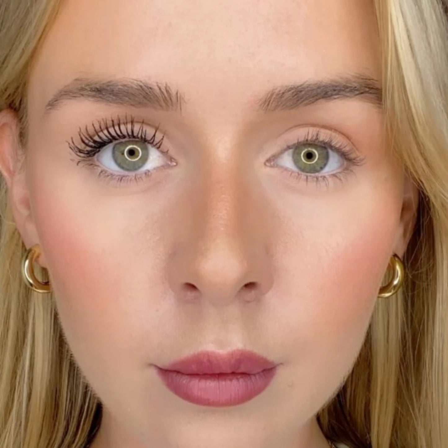 Black Card Mascara - Volumen- & Länge-Mascara mit Lifting-Effekt