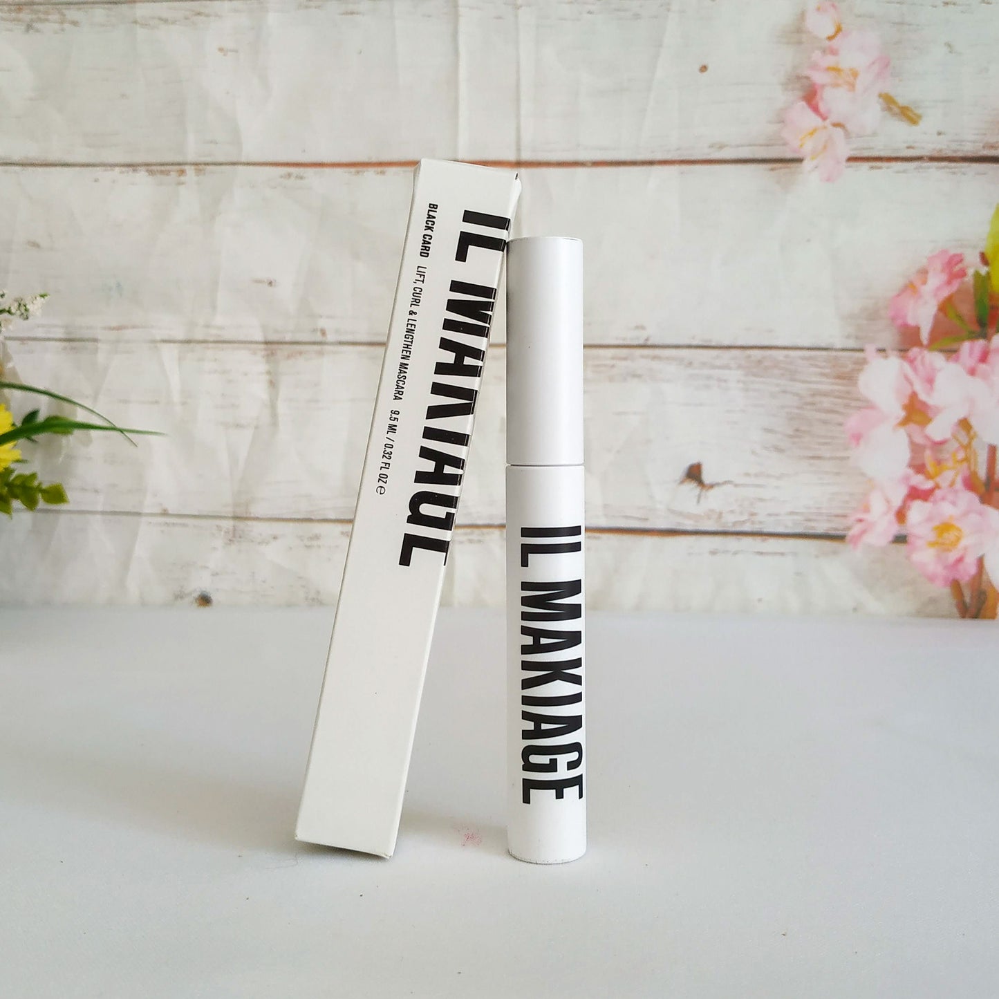 Black Card Mascara - Volumen- & Länge-Mascara mit Lifting-Effekt