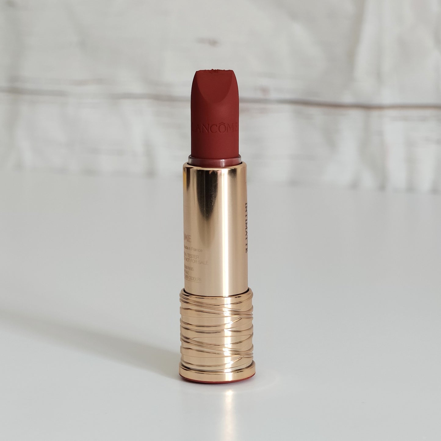 L'Absolu Rouge Intimatte 299 French Cashmere: Barra de labios mate sedosa (Punta Dañada)