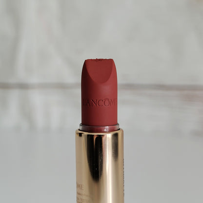 L'Absolu Rouge Intimatte 299 French Cashmere: Barra de labios mate sedosa (Punta Dañada)