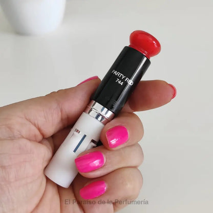 Addict Lacquer Stick - 744 Party Red - Barra de Labios - Barra de labios