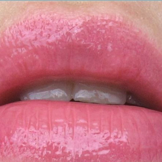 KissKiss Roselip 375 Flush Noon: Color natural y labios suaves - Barra de labios