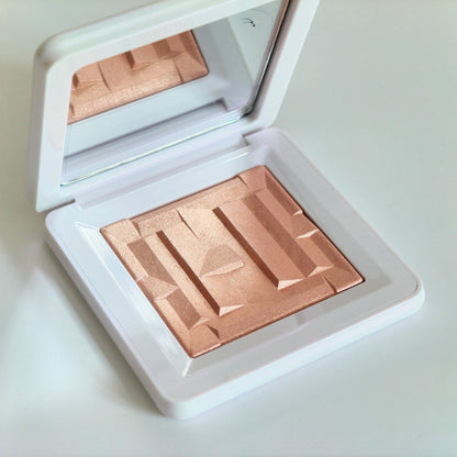 Bio-Radiant Gel-Powder Highlighter with Fermented Arnica | Peach Quartz