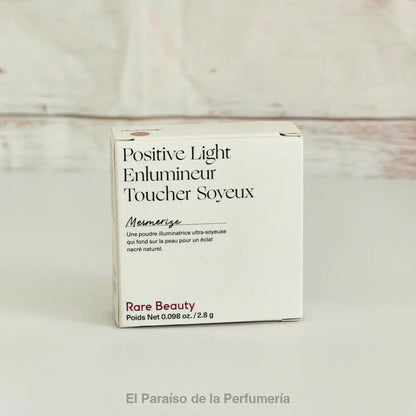 Positive Light Silky Touch Highlighter en tono Mesmerize – Luminosidad Seductora - iluminador