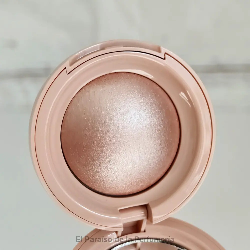 Positive Light Silky Touch Highlighter en tono Mesmerize – Luminosidad Seductora - iluminador