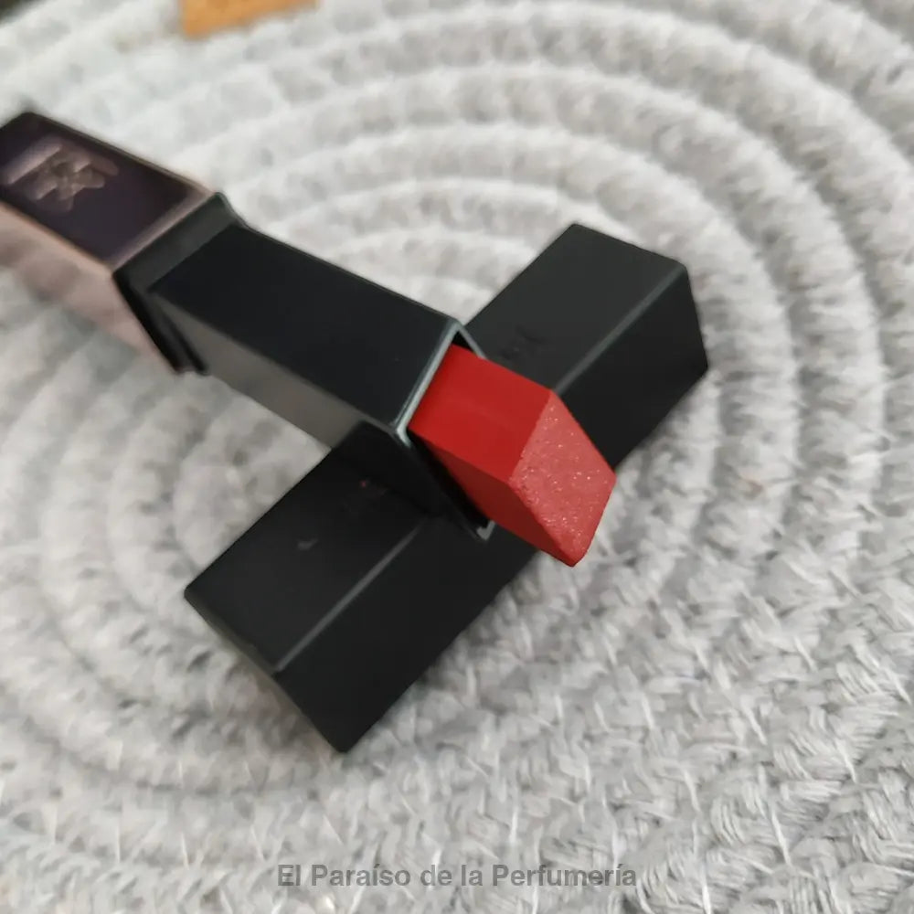 Rouge Pur Couture The Slim Glow Matte - 204 Private Carmine - Barra de Labios - Barra de labios