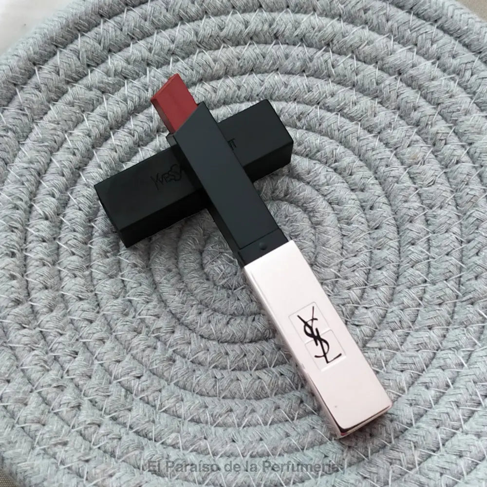 Rouge Pur Couture The Slim Glow Matte - 204 Private Carmine - Barra de Labios - Barra de labios