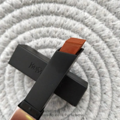 Rouge Pur Couture The Slim Glow Matte - 215 Undisclosed Camel - Barra de Labios - Barra de labios