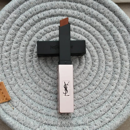 Rouge Pur Couture The Slim Glow Matte - 215 Undisclosed Camel - Barra de Labios - Barra de labios
